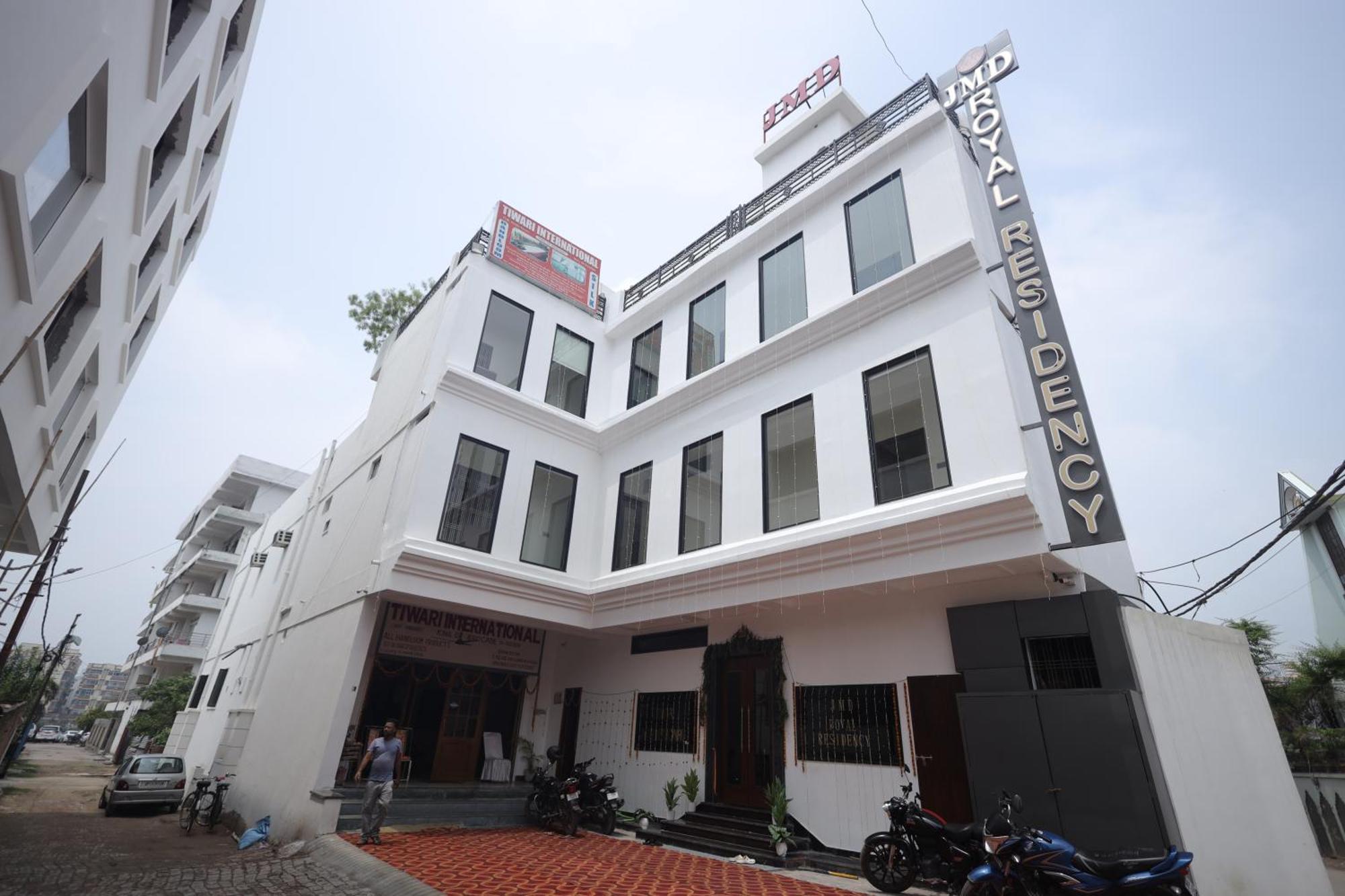 Jmd Royal Residency I Luxury 3-Star Hotel - Varanasi, Varanasi